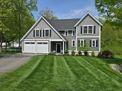 6 Betty Lane Stratham NH 03885