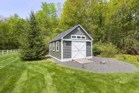 6 Betty Lane Stratham NH 03885