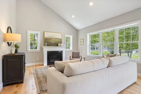 6 Betty Lane Stratham NH 03885
