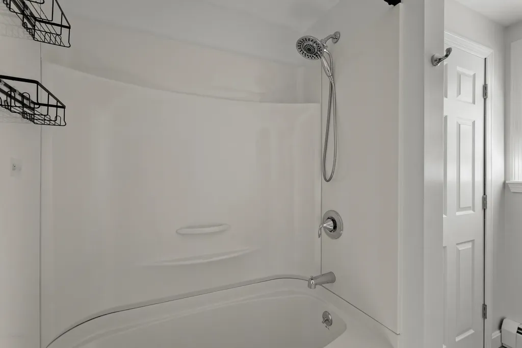 23 Hunt Street Nashua NH 03060