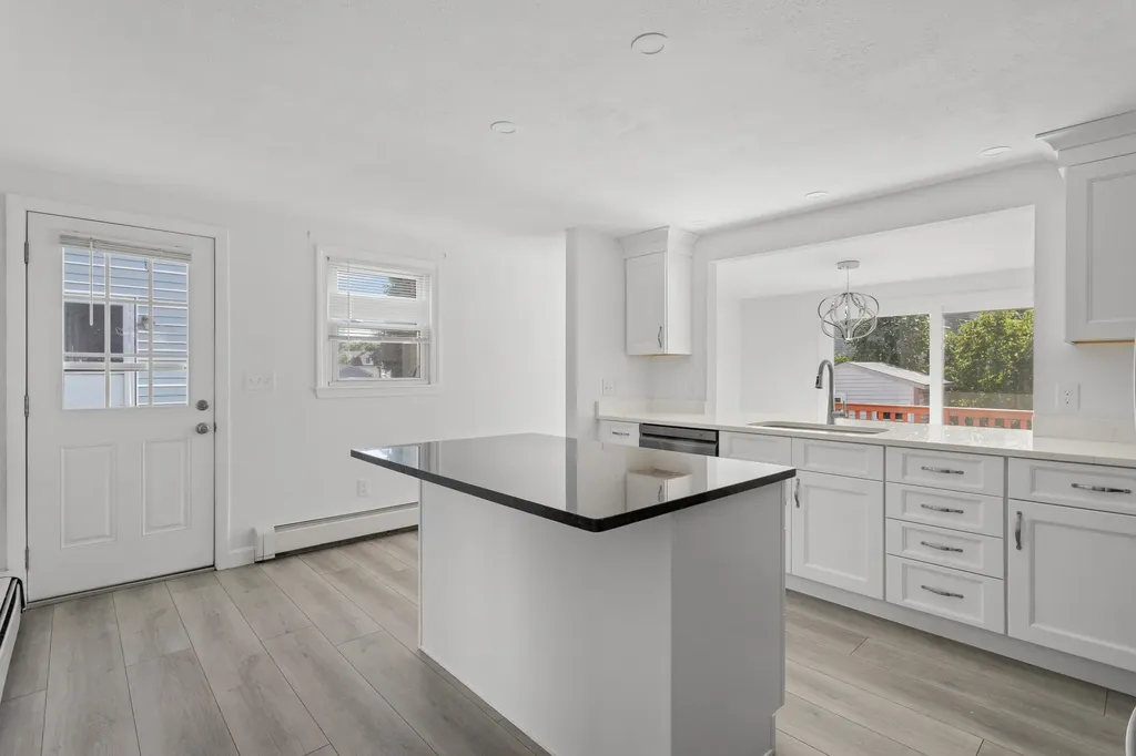 23 Hunt Street Nashua NH 03060