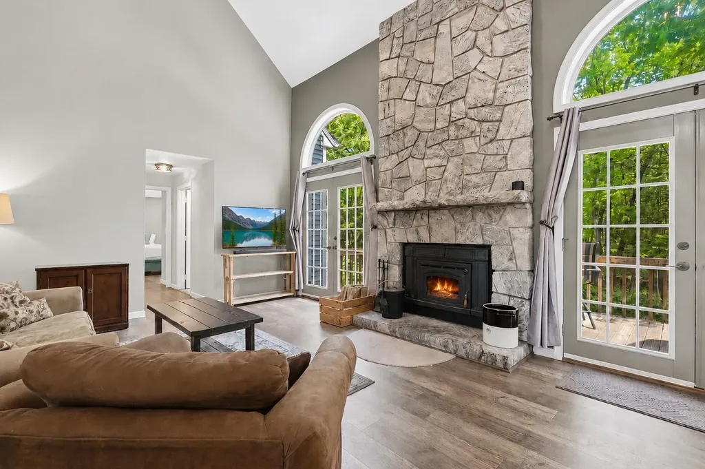 16 Hillsboro Circle Milford NH 03055