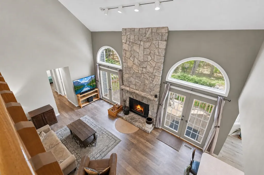 16 Hillsboro Circle Milford NH 03055