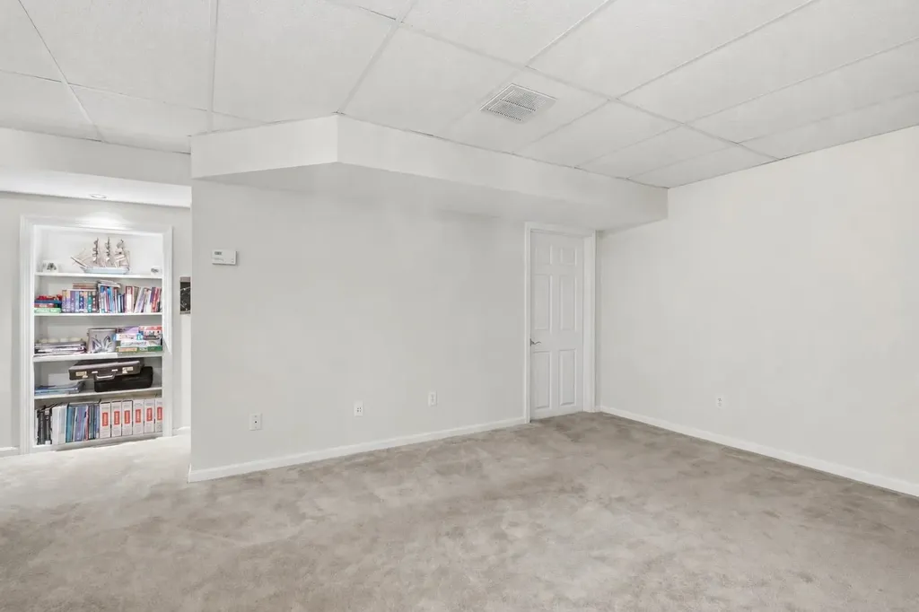 16 Hillsboro Circle Milford NH 03055