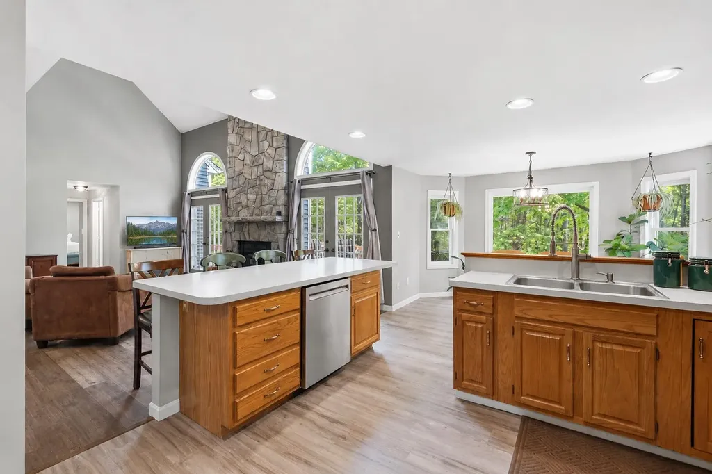 16 Hillsboro Circle Milford NH 03055