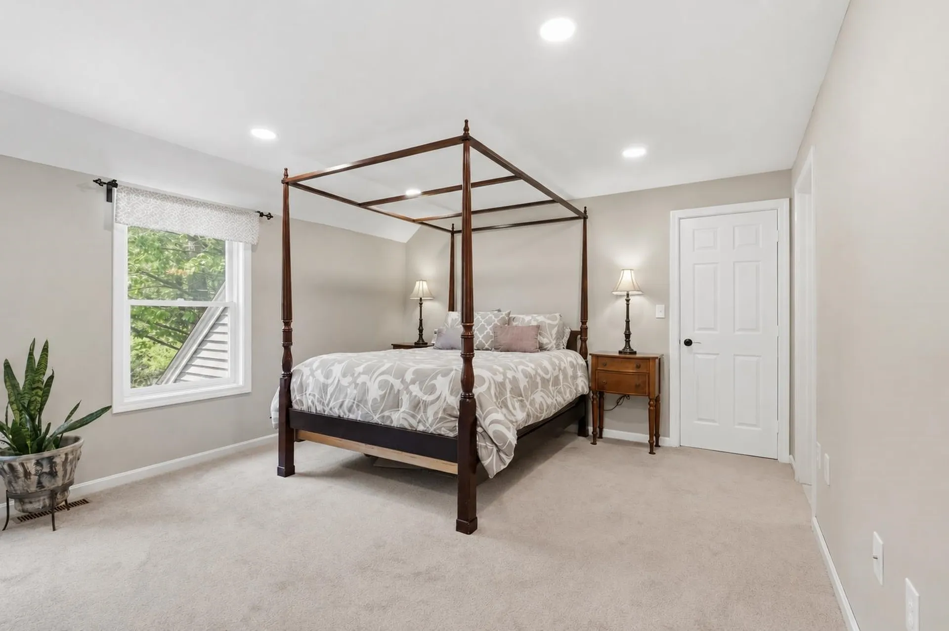 16 Hillsboro Circle Milford NH 03055