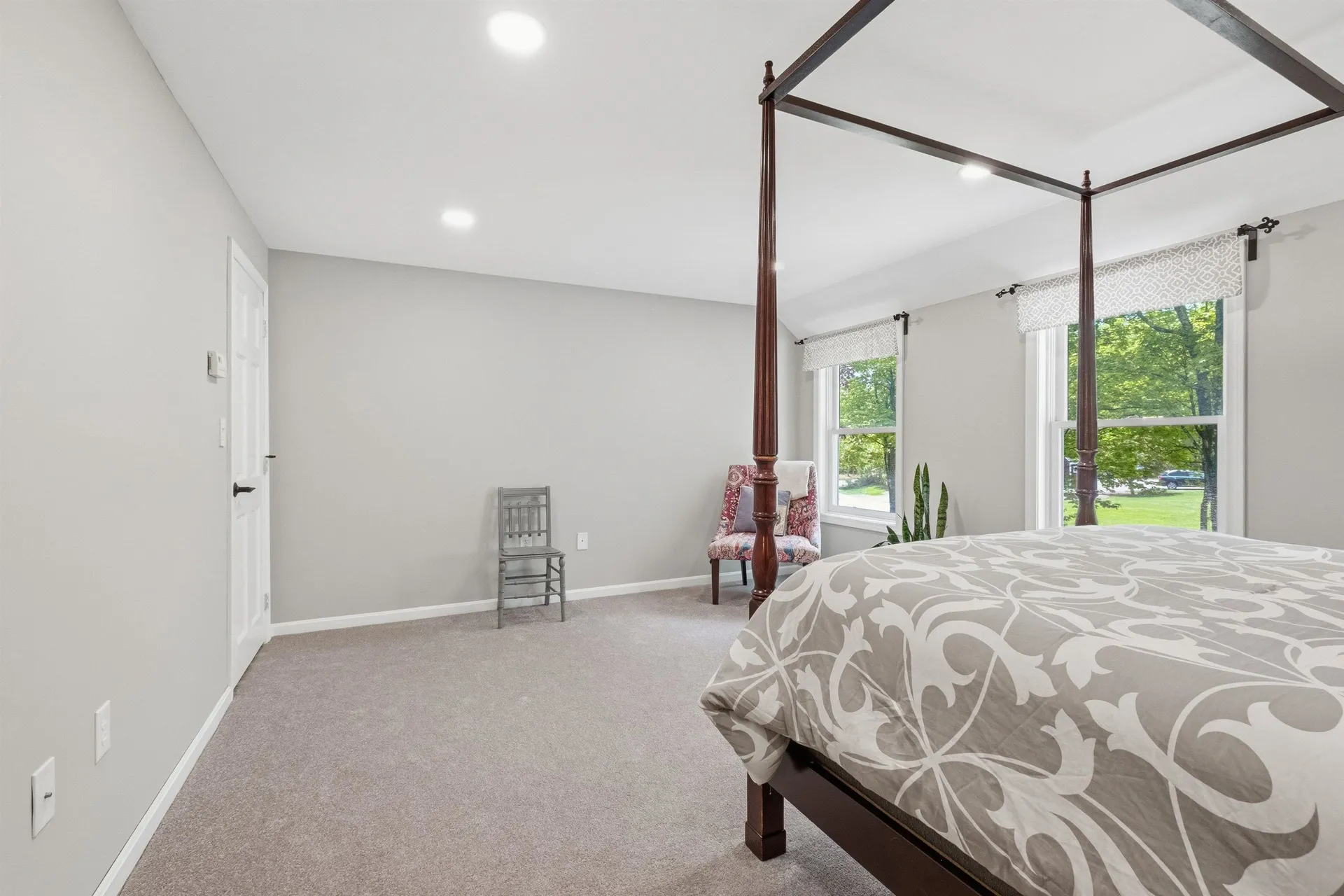 16 Hillsboro Circle Milford NH 03055