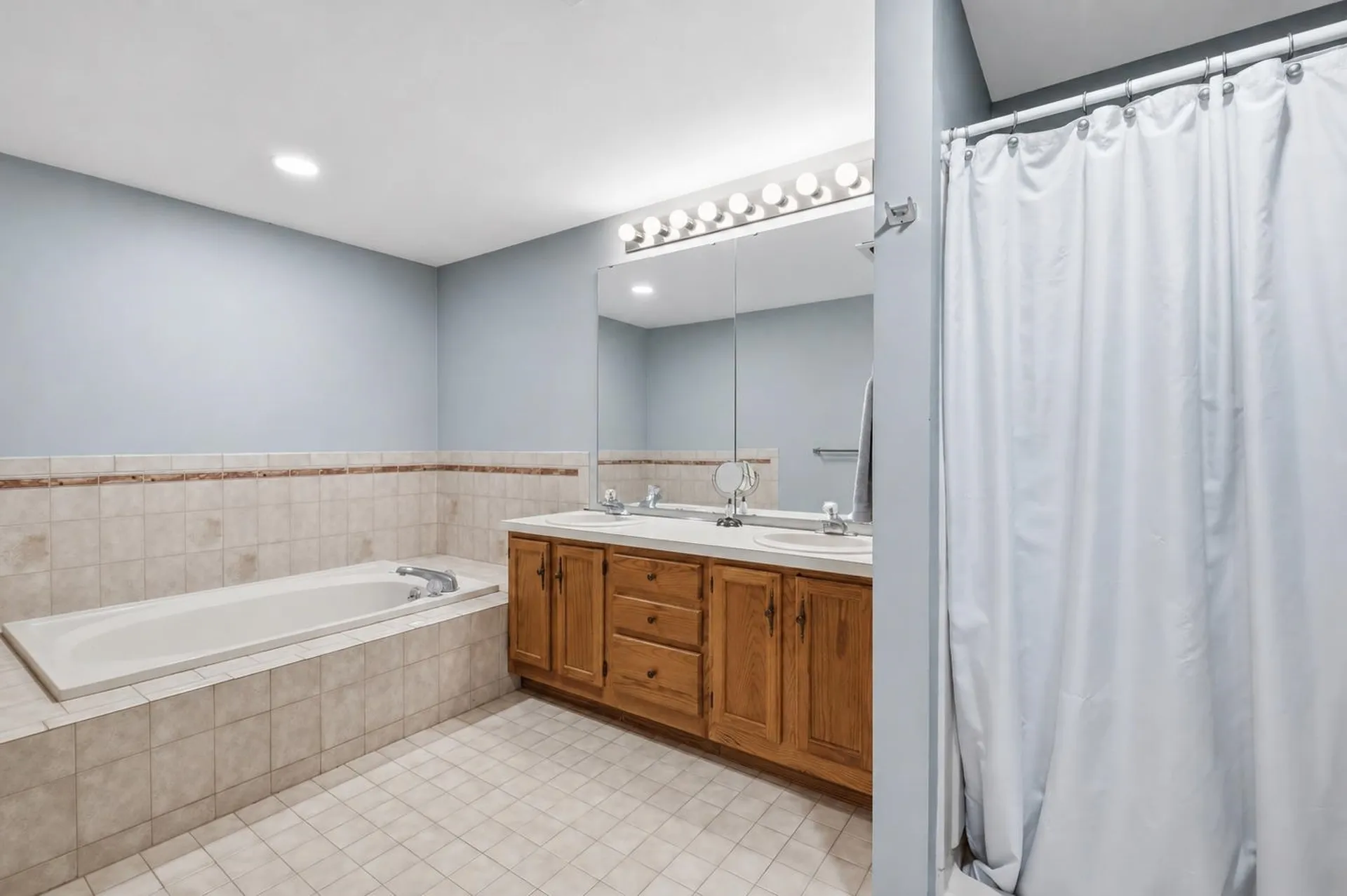 16 Hillsboro Circle Milford NH 03055