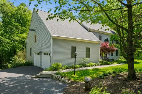 16 Hillsboro Circle Milford NH 03055