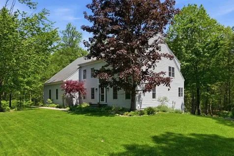16 Hillsboro Circle Milford NH 03055
