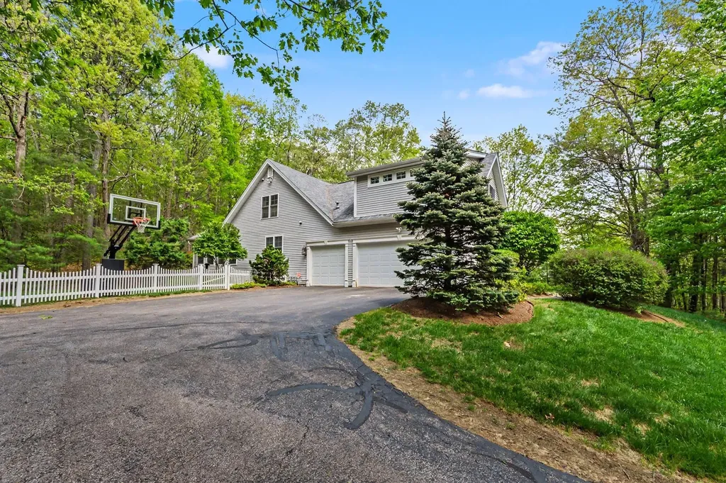 9 Checkerberry Lane Concord NH 03301