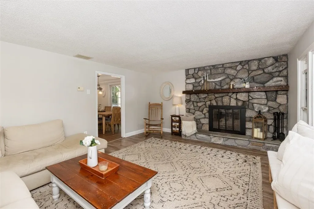 53 Sullivan Road Hudson NH 03051-3963
