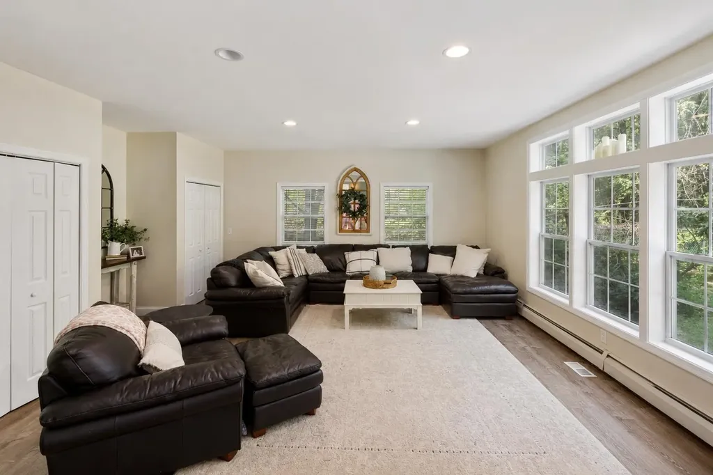 53 Sullivan Road Hudson NH 03051-3963