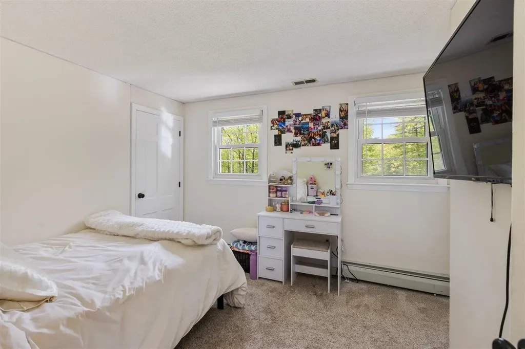 53 Sullivan Road Hudson NH 03051-3963