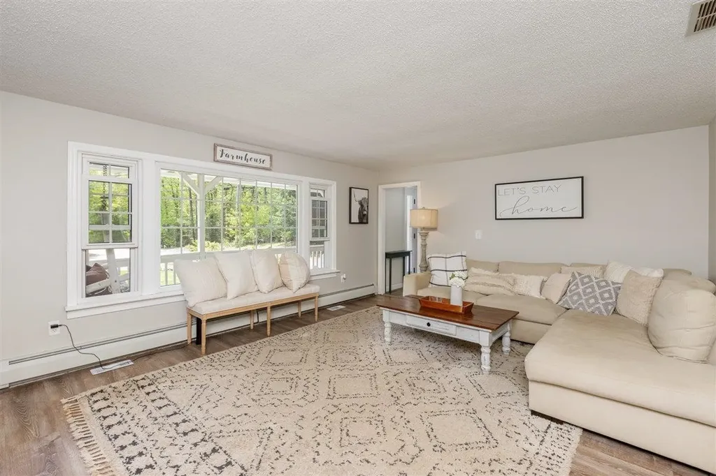 53 Sullivan Road Hudson NH 03051-3963