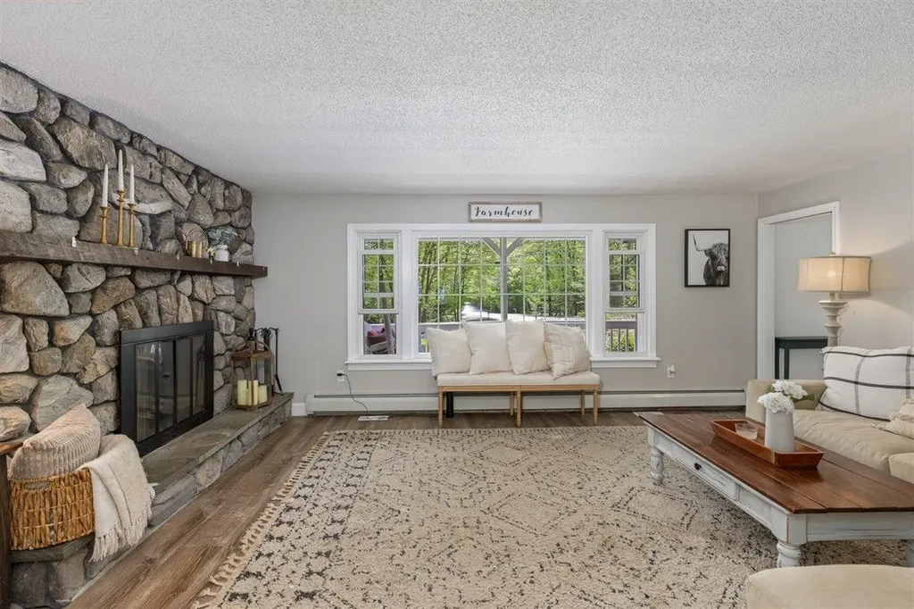 53 Sullivan Road Hudson NH 03051-3963