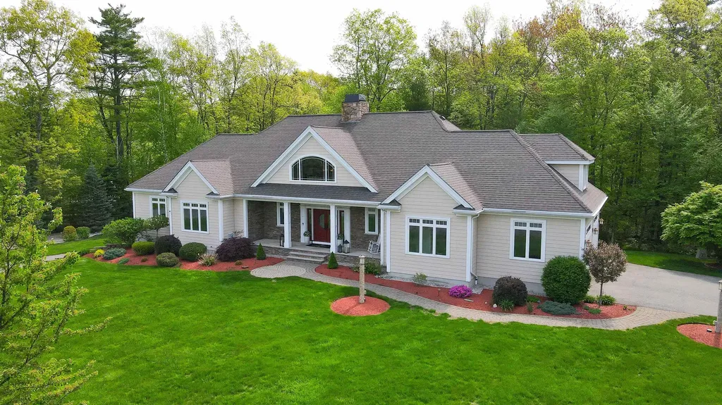 18 Winslow Drive Atkinson NH 03811