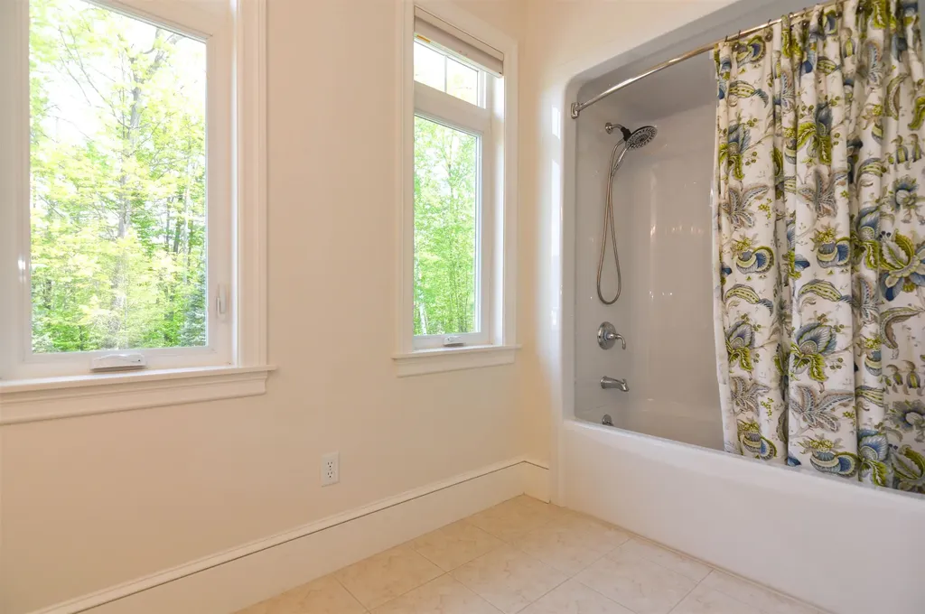 18 Winslow Drive Atkinson NH 03811