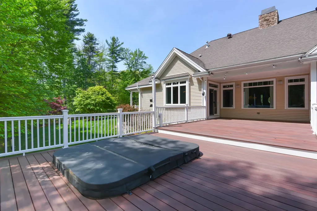 18 Winslow Drive Atkinson NH 03811