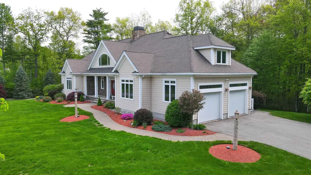 18 Winslow Drive Atkinson NH 03811
