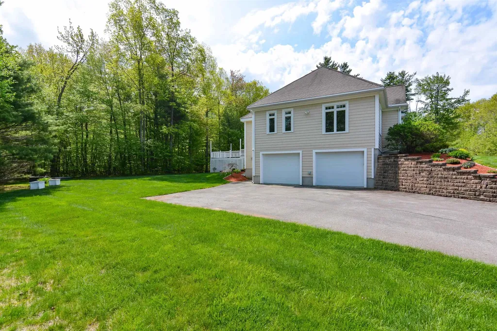 18 Winslow Drive Atkinson NH 03811