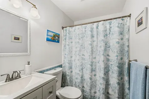 137 Wedgewood Lane Manchester NH 03109