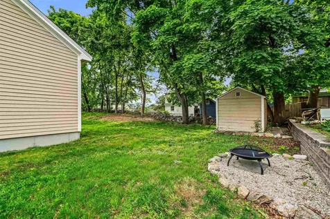 137 Wedgewood Lane Manchester NH 03109