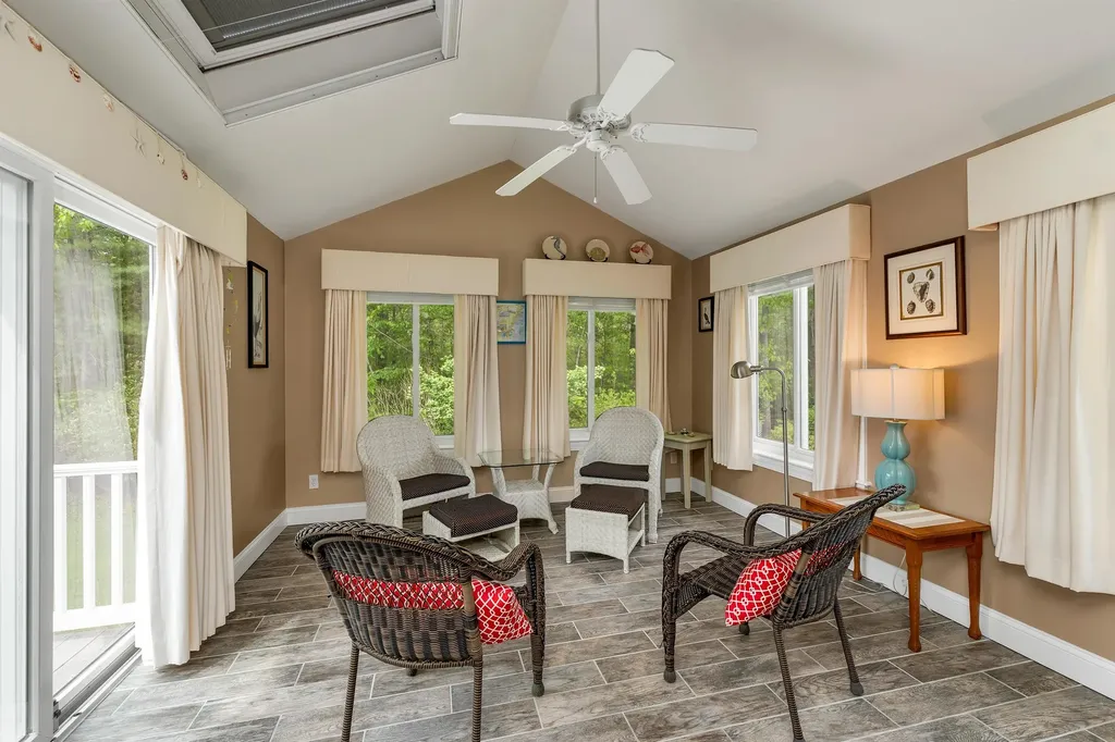32 Drakes Landing Hampton NH 03842