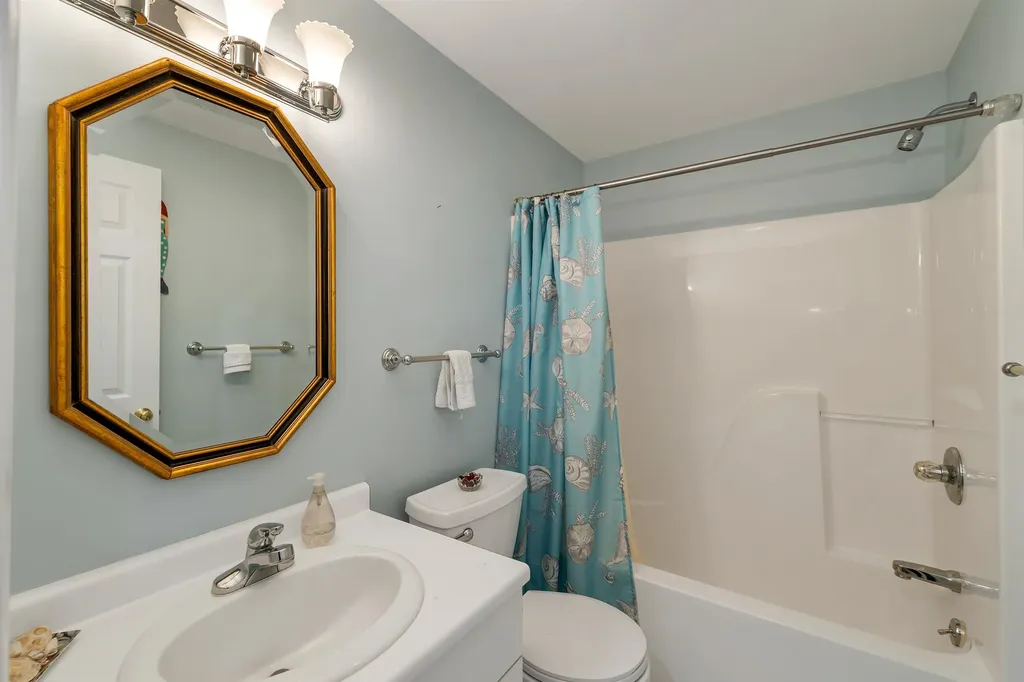 32 Drakes Landing Hampton NH 03842