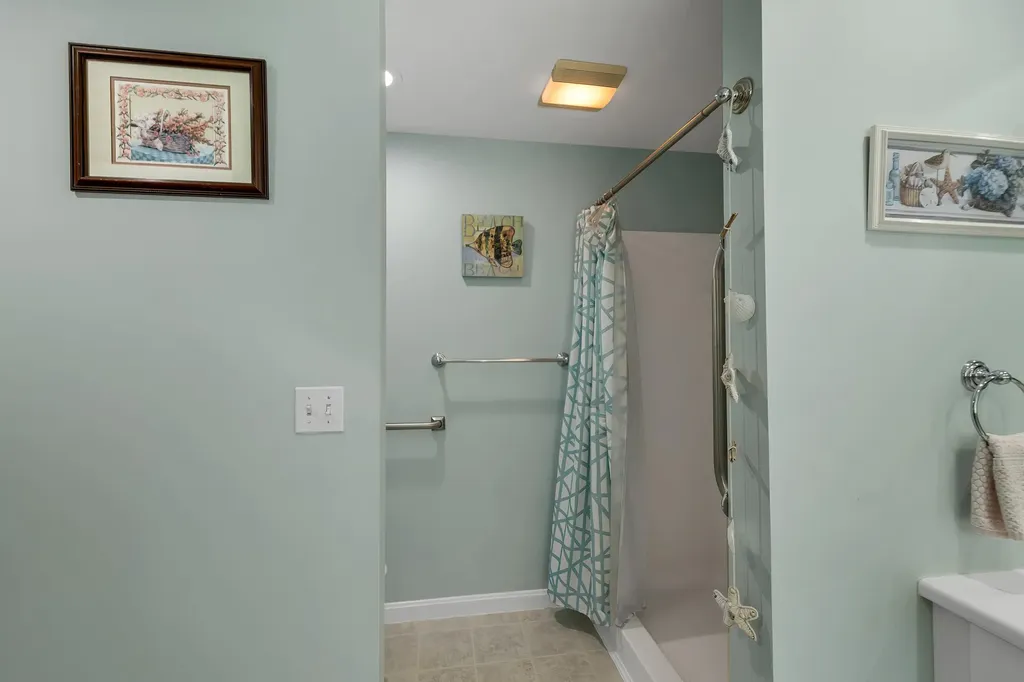 32 Drakes Landing Hampton NH 03842