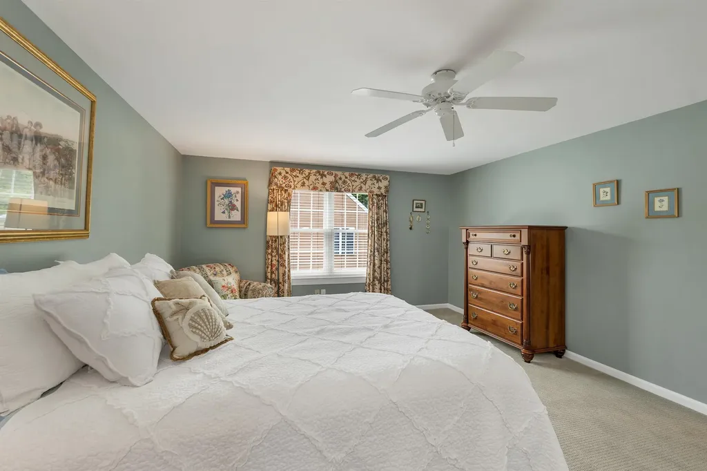 32 Drakes Landing Hampton NH 03842