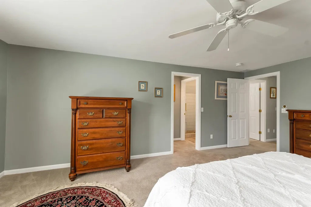 32 Drakes Landing Hampton NH 03842