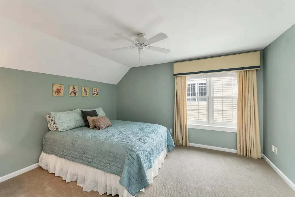 32 Drakes Landing Hampton NH 03842