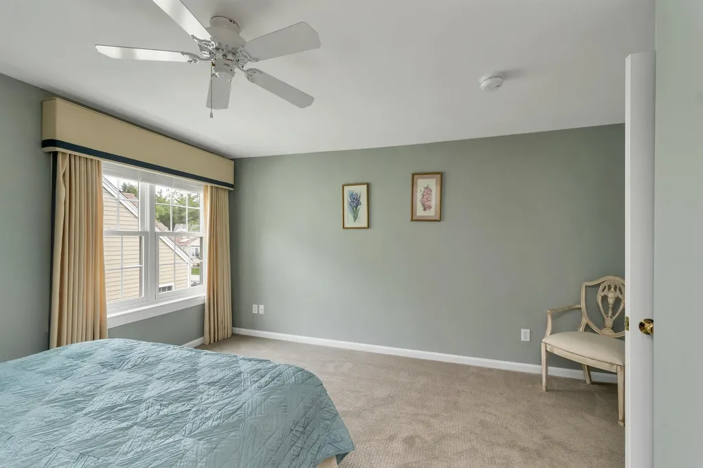 32 Drakes Landing Hampton NH 03842