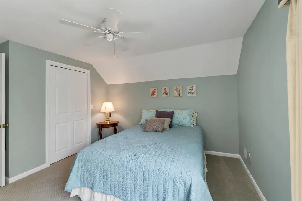 32 Drakes Landing Hampton NH 03842