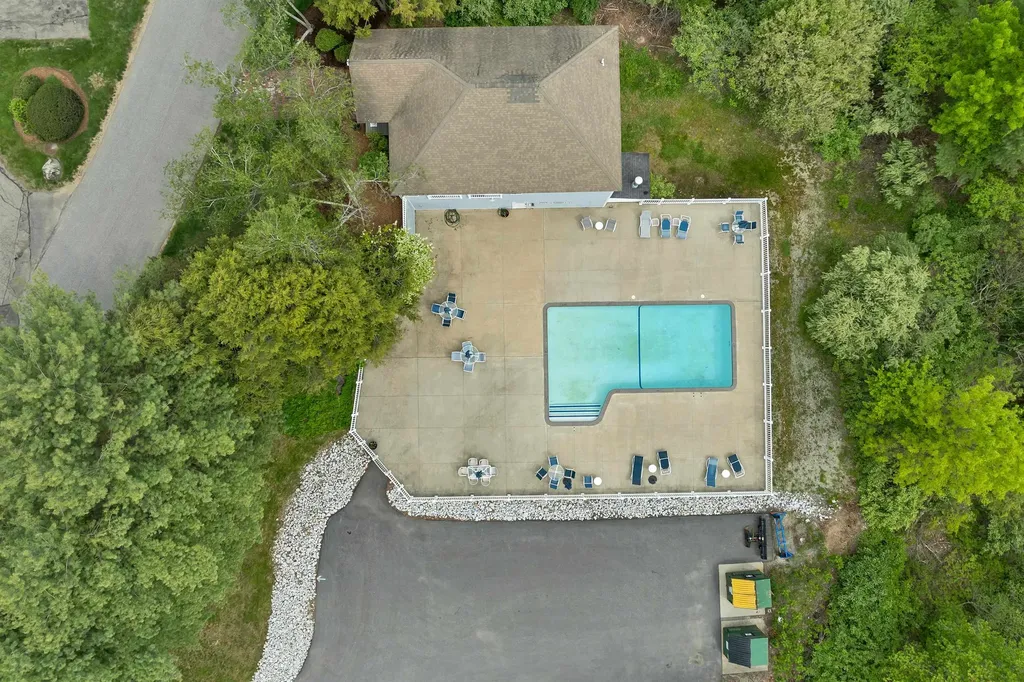 32 Drakes Landing Hampton NH 03842