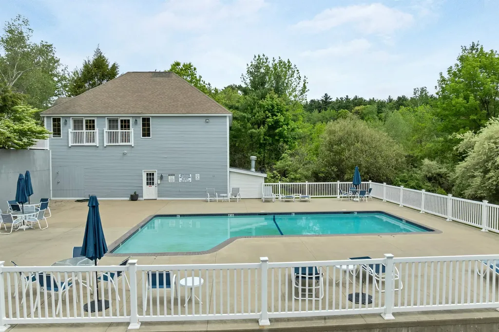 32 Drakes Landing Hampton NH 03842
