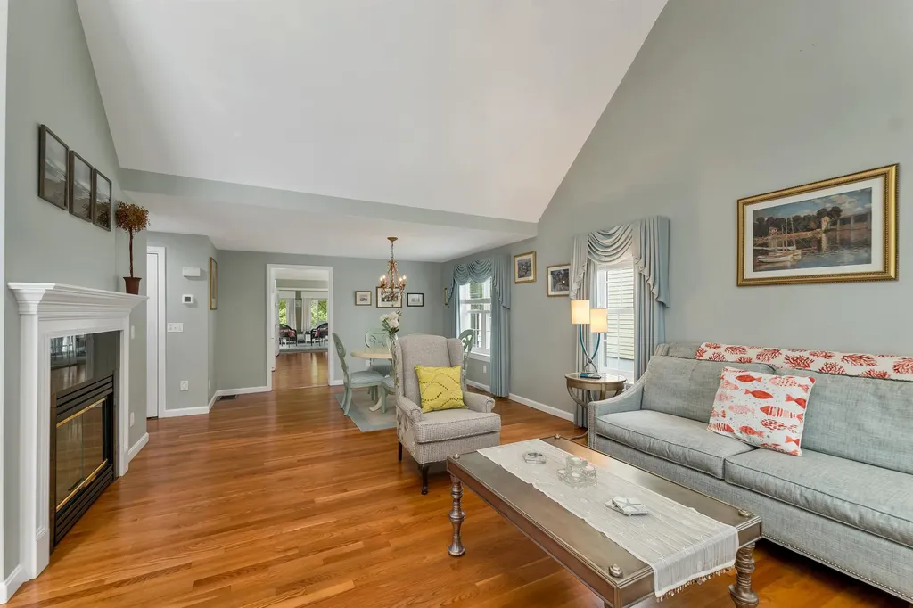 32 Drakes Landing Hampton NH 03842