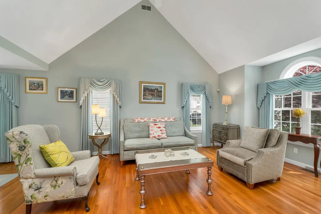 32 Drakes Landing Hampton NH 03842