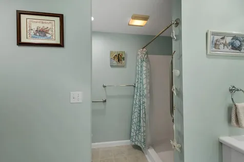 32 Drakes Landing Hampton NH 03842