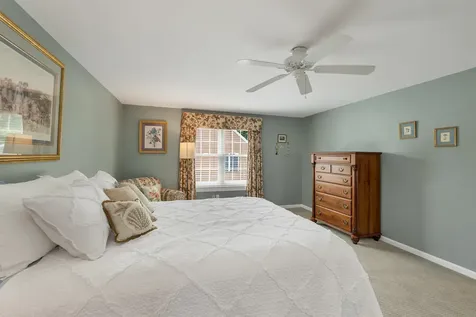 32 Drakes Landing Hampton NH 03842