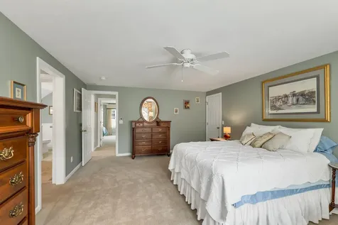 32 Drakes Landing Hampton NH 03842