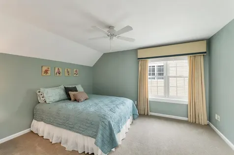 32 Drakes Landing Hampton NH 03842