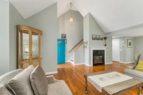 32 Drakes Landing Hampton NH 03842