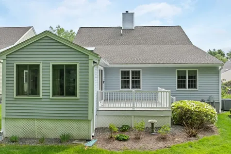 32 Drakes Landing Hampton NH 03842