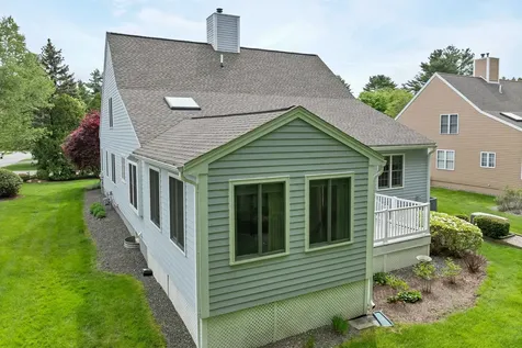 32 Drakes Landing Hampton NH 03842
