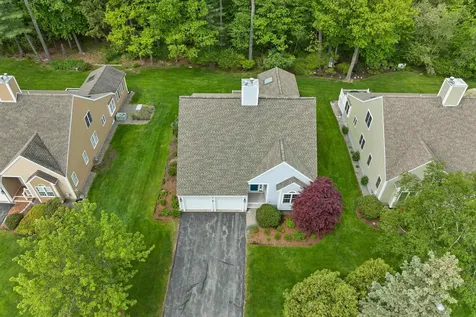 32 Drakes Landing Hampton NH 03842
