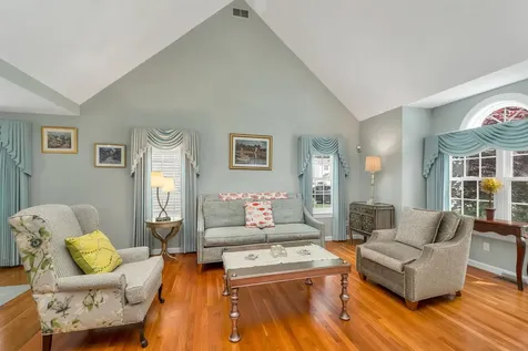 32 Drakes Landing Hampton NH 03842
