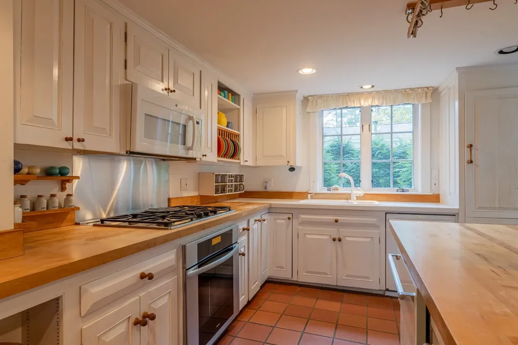 3373 Main Street Manchester VT 05254