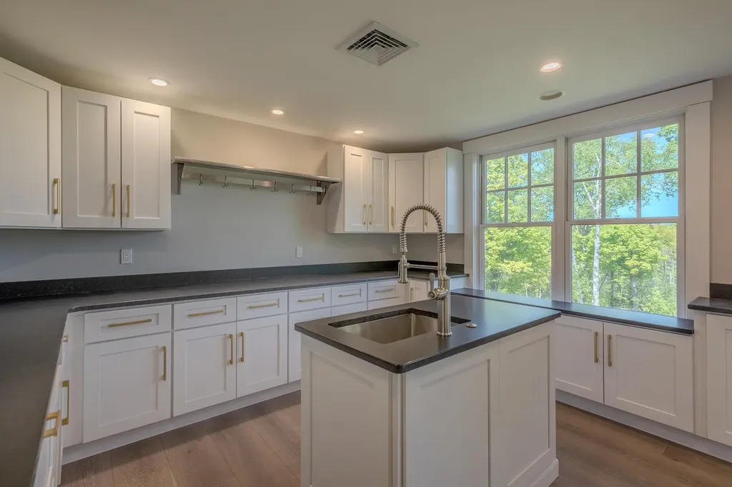 1702 North Puckerbrush Road Reading VT 05062